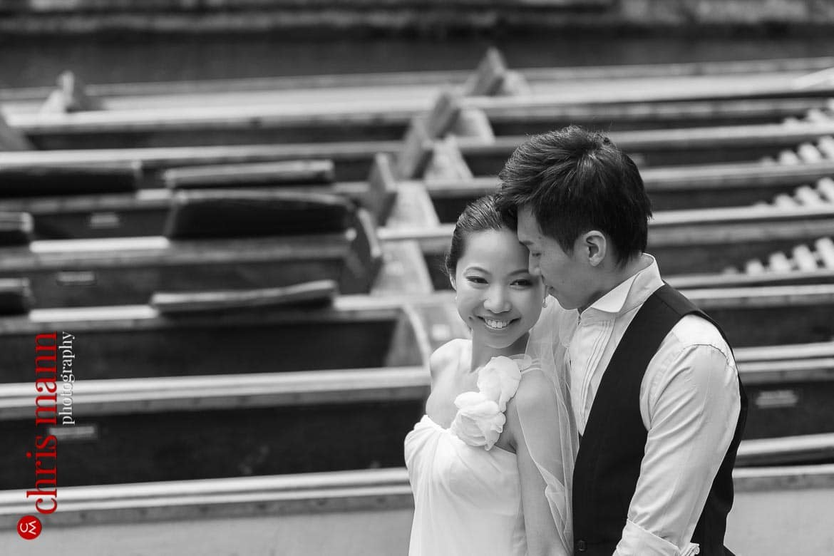 Cambridge pre-wedding shoot punting on the river