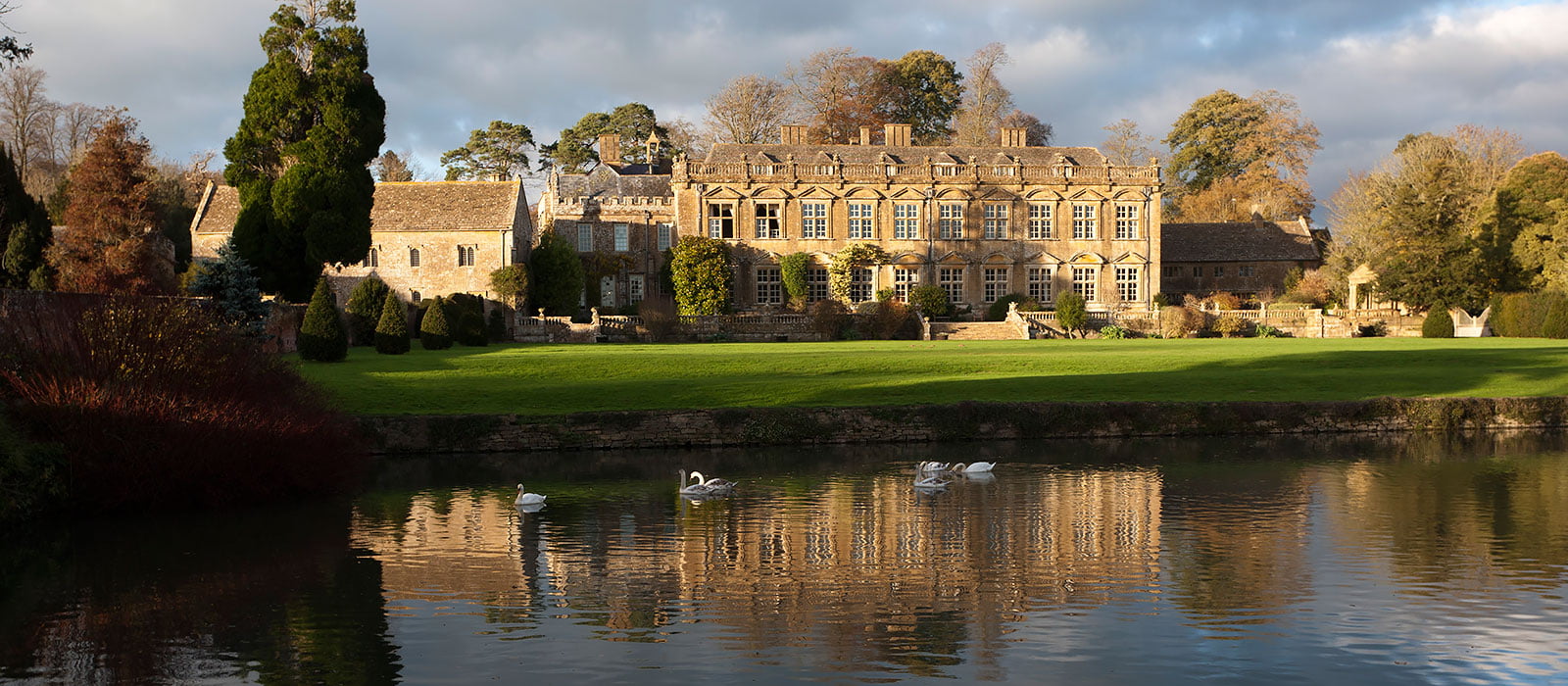 You are currently viewing Brympton D’Evercy Somerset wedding venue