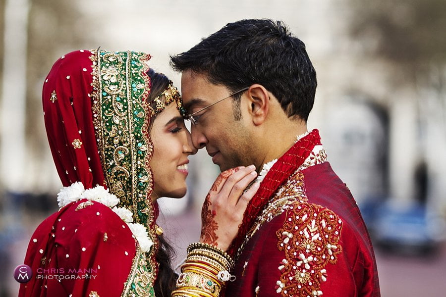 You are currently viewing London Hindu wedding: Nina & Ryan at IOD Pall Mall SW1