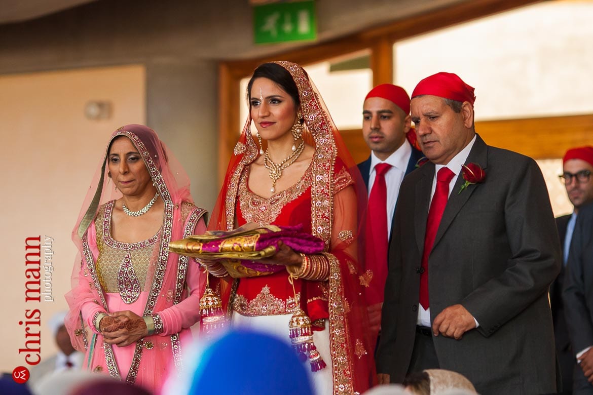 Bride arrives at Sikh wedding ceremony in gurdwara