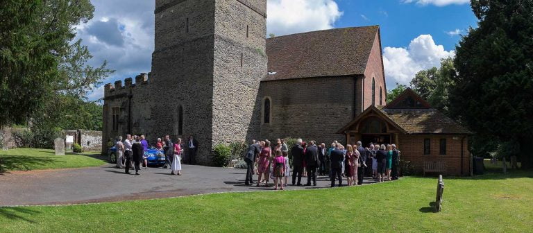 Read more about the article St Johns Wonersh Barnett Hill wedding – Wendy & John