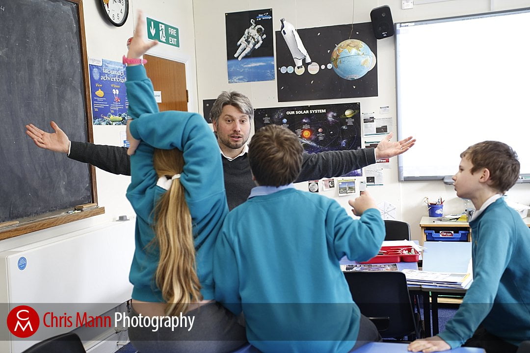 pupils answer questions in class